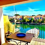 Terrasse Ensoleillee Sur Les Canaux *
